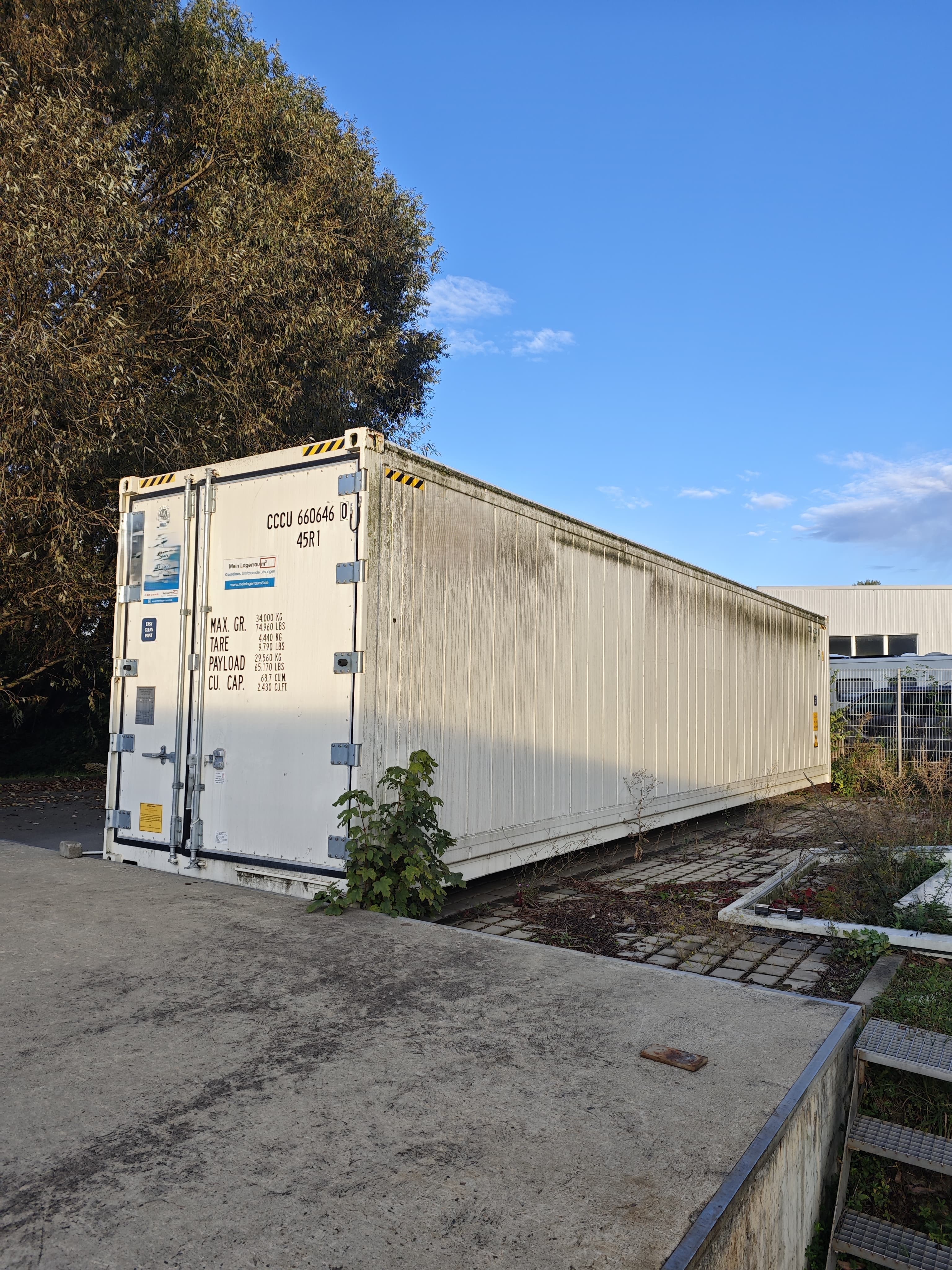 Left view of Cooling Container 40 feet